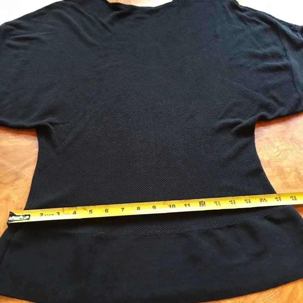 PERFECT 70% Silk Fitting Light Knit Hourglass Top!